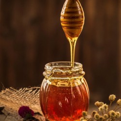 عسل بالمكسرات